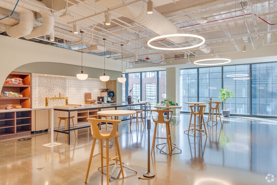 More Photos Of 333 N Green St, Chicago Office For Lease