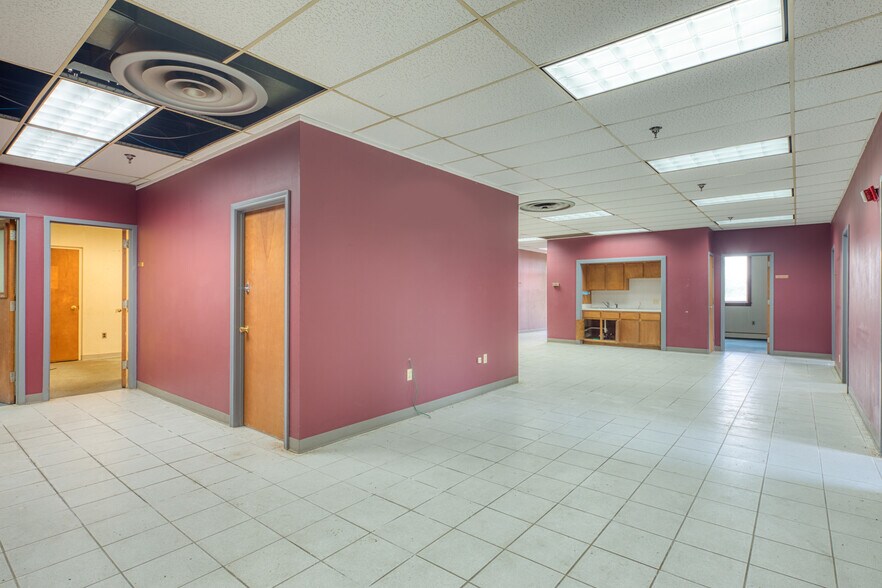 More Photos Of 400 Industrial Park Rd, Farmville Manufacturing For Lease