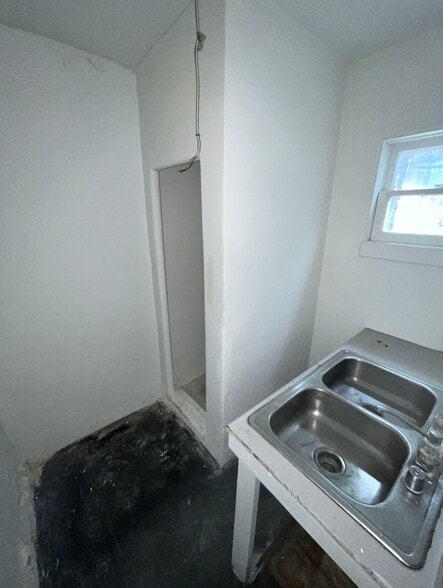 More Photos Of 2192-2194 National Ave, San Diego Storefront Retail Residential For Lease