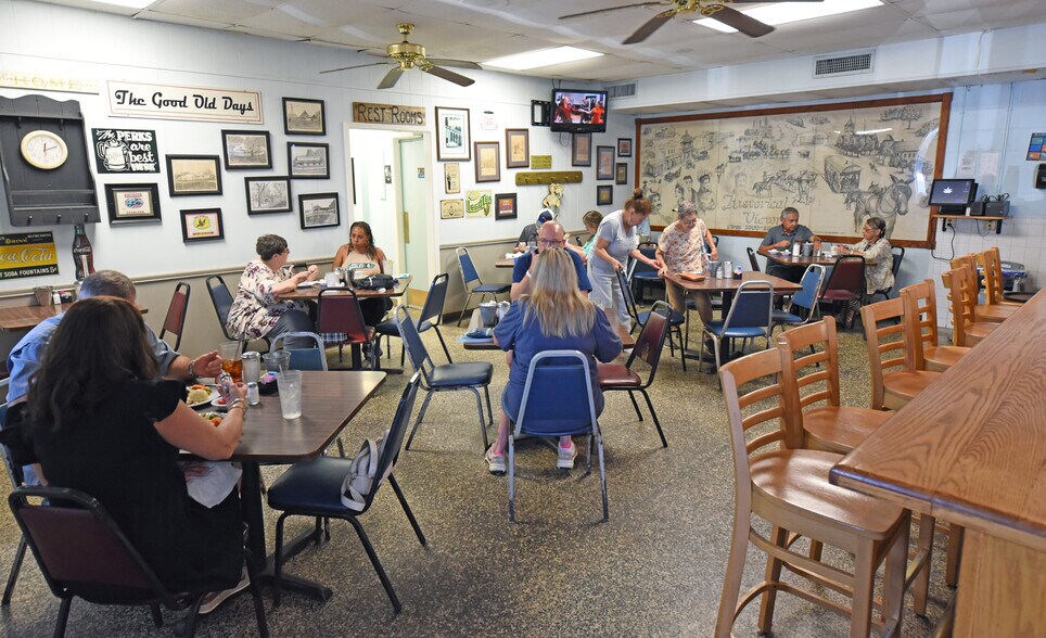 More Photos Of 1403 N Navarro St, Victoria Restaurant For Sale