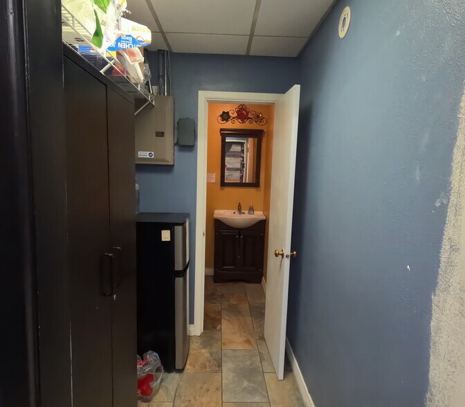 More Photos Of 1110 Main St, Lubbock Office For Sale