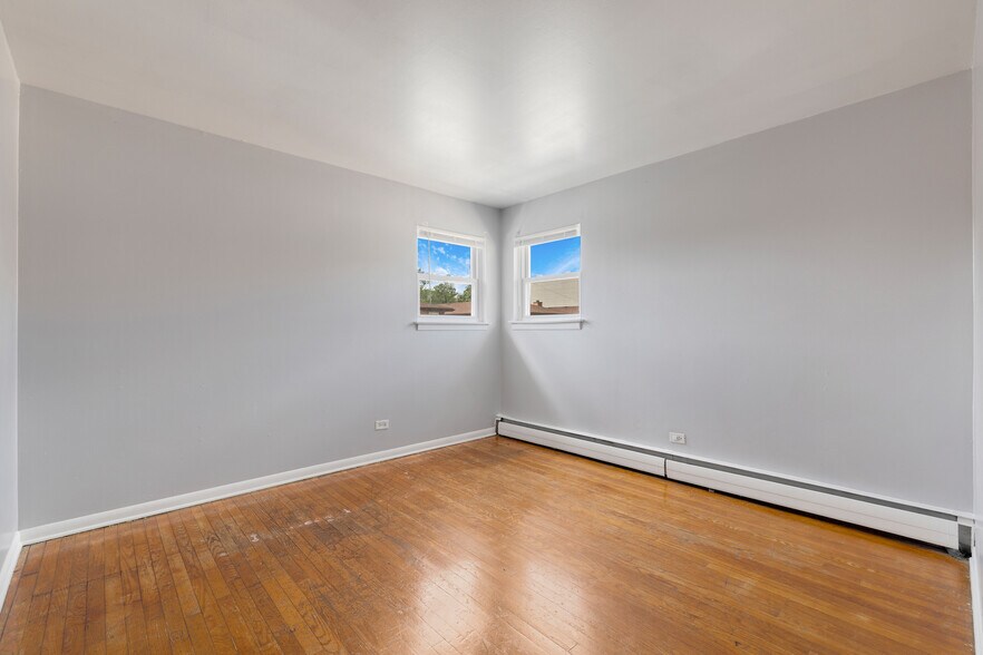 More Photos Of 3631 147th St, Midlothian Apartments For Sale
