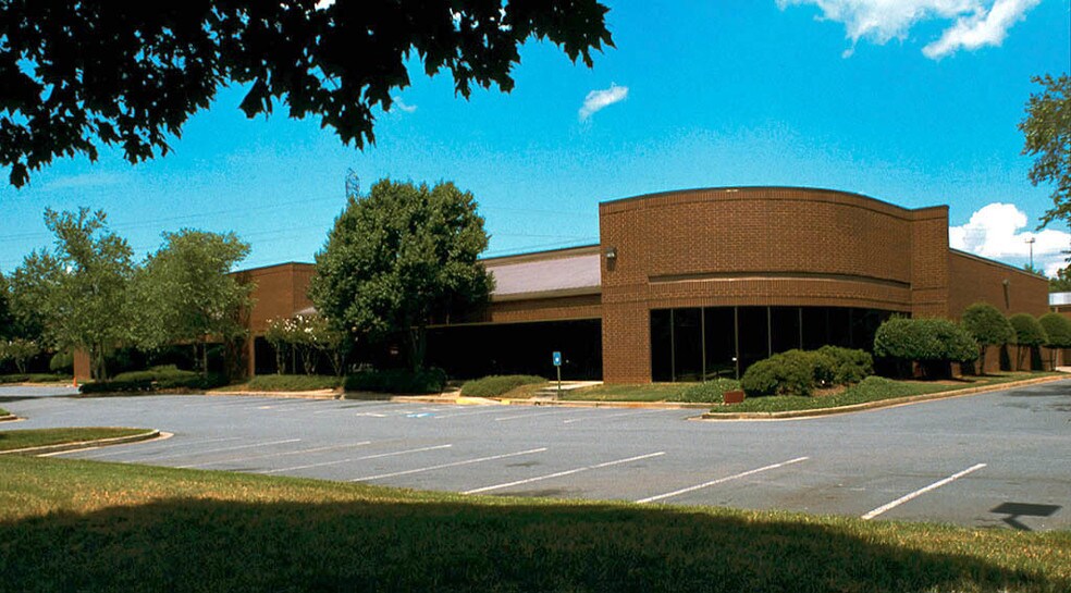 More Photos Of 6621 Bay Cir, Peachtree Corners Light Distribution For Lease