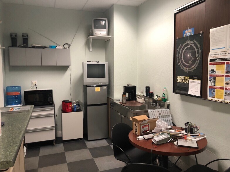 More Photos Of 2031 NW 22nd St, Pompano Beach Warehouse For Lease