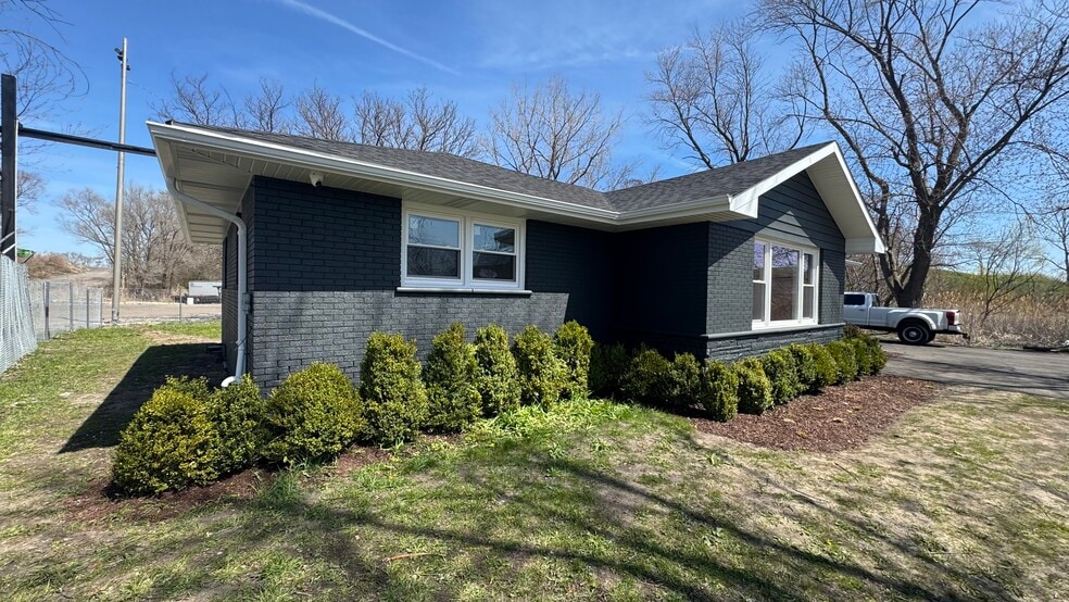 More Photos Of 956 E 138th St, Chicago Land For Lease