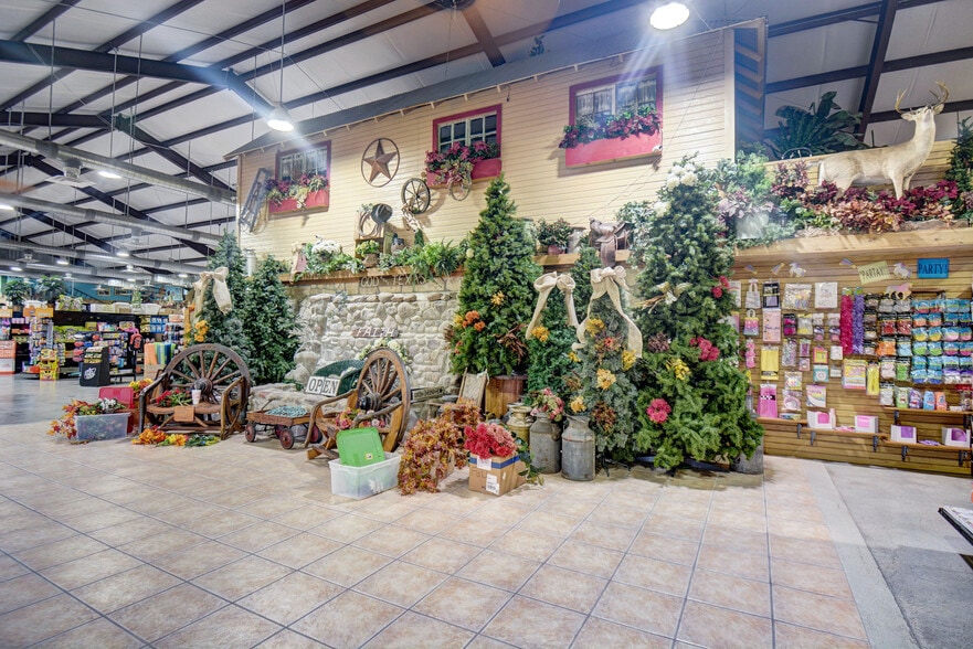 More Photos Of 2989 S Highway 304, Rosanky Warehouse For Lease