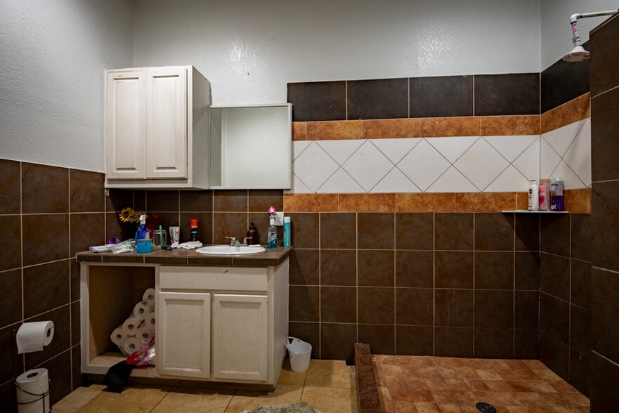 More Photos Of 7913 Highway 183 S, Austin Manufacturing For Sale
