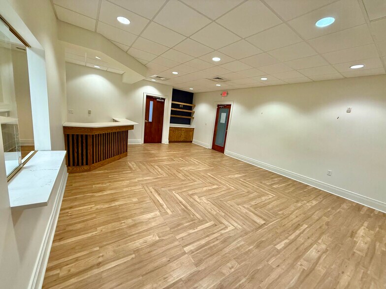 More Photos Of 76 Peachtree Rd, Asheville Medical For Lease