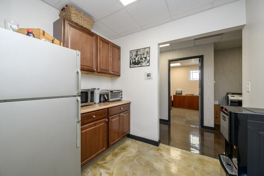 More Photos Of 1400 Union Ave, Union Beach Office For Sale