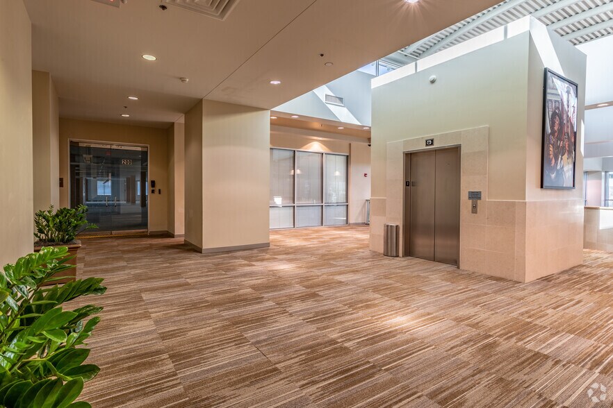 More Photos Of 11603 W Coker Loop Rd, San Antonio Office For Lease