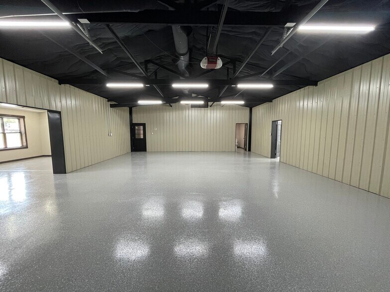 More Photos Of 341 Darnell Mealer Rd, Lewisburg Showroom For Lease