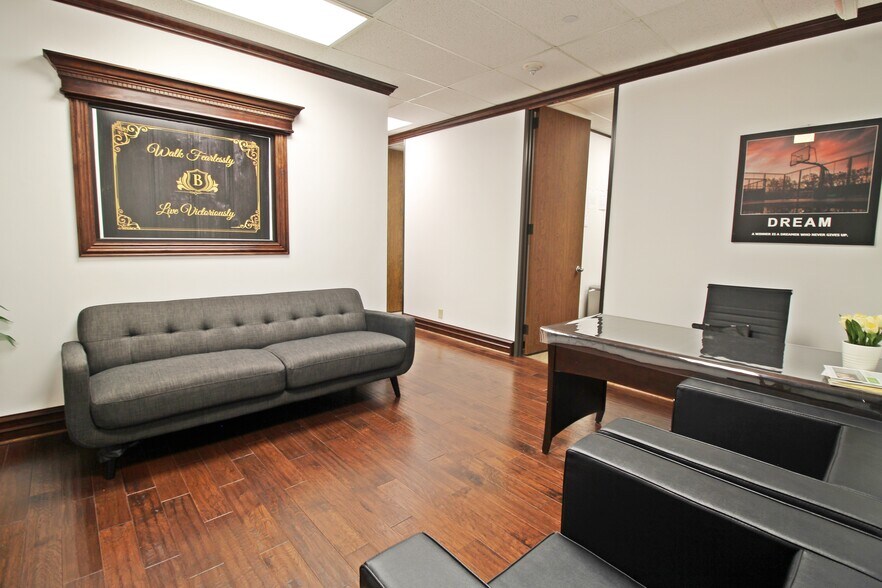 More Photos Of 11767 Katy Fwy, Houston Office For Lease