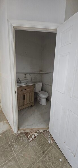 More Photos Of 211 SE 9th Ave, Boynton Beach Light Manufacturing For Lease