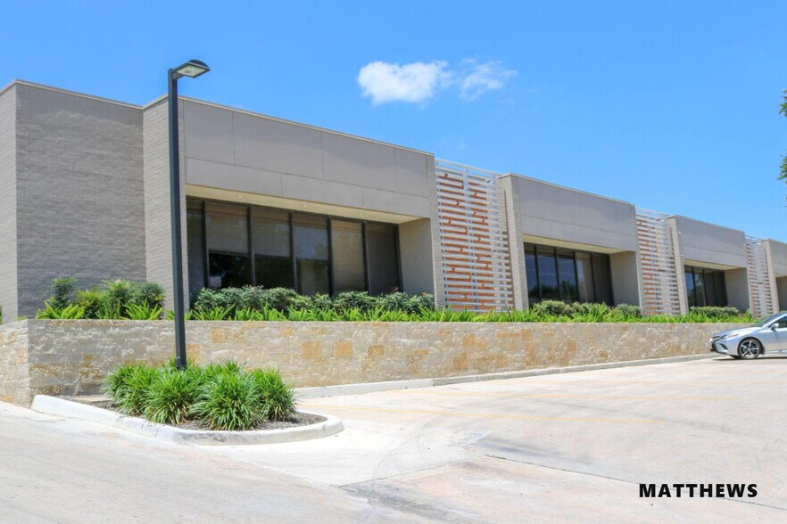Primary Photo Of 401 Isom Rd, San Antonio Showroom For Lease