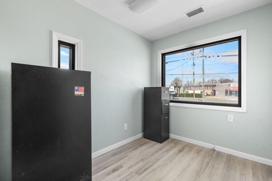 More Photos Of 121 13th St SW, Hickory Office For Sale