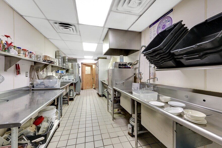More Photos Of 2828 S Lyndale Ave, Minneapolis Restaurant For Sale