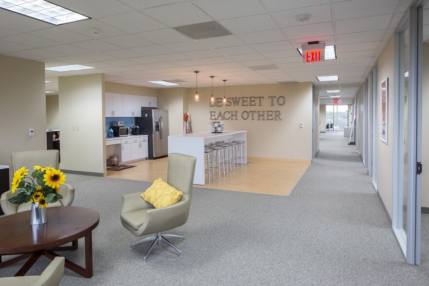 More Photos Of 4560 Belt Line Rd, Addison Medical For Lease