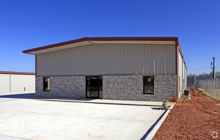 More Photos Of 2800 Global Pky, Midwest City Warehouse For Lease