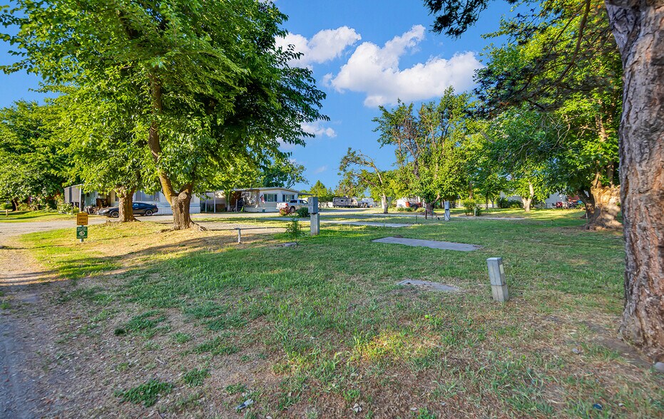 More Photos Of 24850 5th Ave, Los Molinos Manufactured Housing Mobile Home Park For Sale