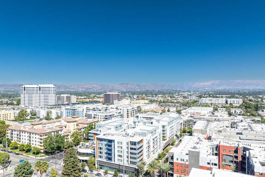 More Photos Of 6200 Variel Ave, Woodland Hills Apartments For Lease