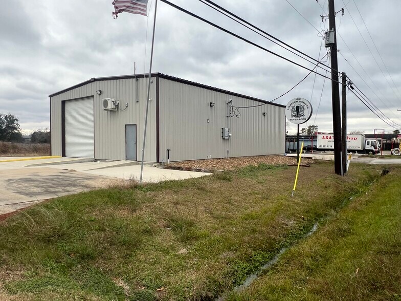 More Photos Of 13111 Highway 6, Santa Fe Freestanding For Sale