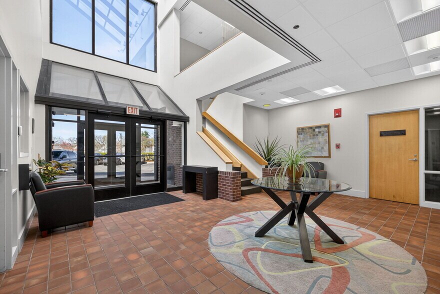 More Photos Of 450 Lexington St, Newton Office For Lease