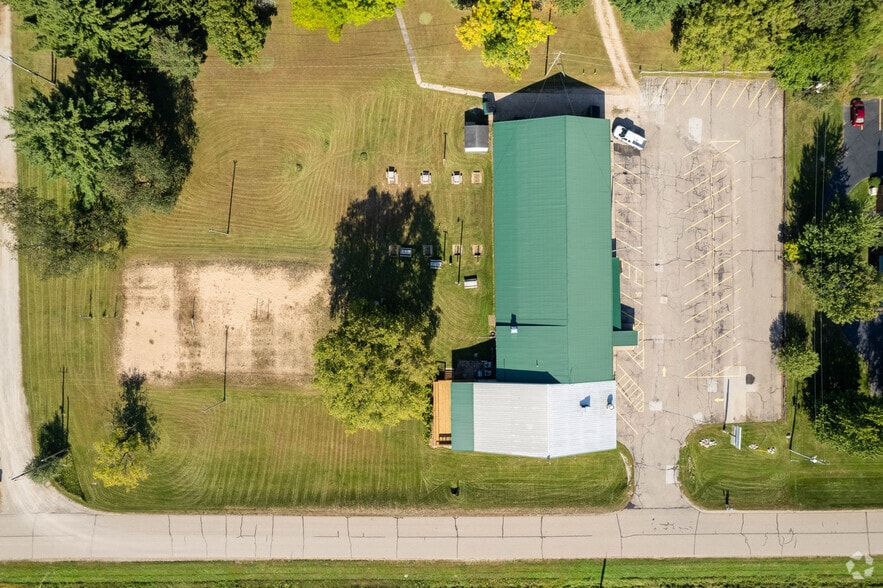 More Photos Of 810 Bowling Ln, Waupaca Bowling Alley For Sale