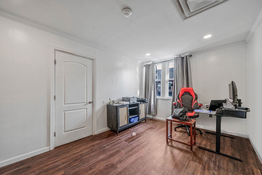 More Photos Of 35 W Main St, Smithtown Storefront Retail Office For Sale