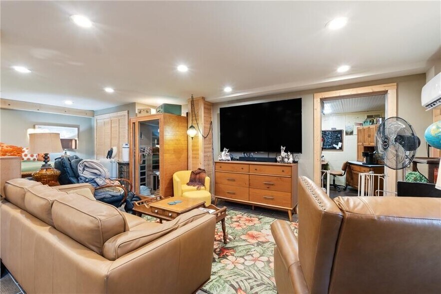 More Photos Of 1387 County Road 306, Berryville Hospitality For Sale