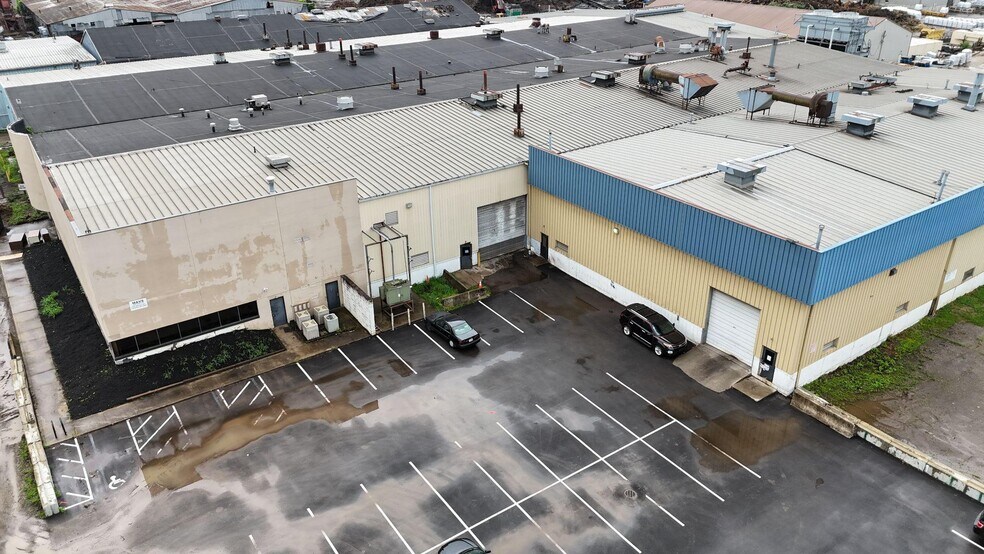 More Photos Of 2100 Advance Ave, Columbus Manufacturing For Lease