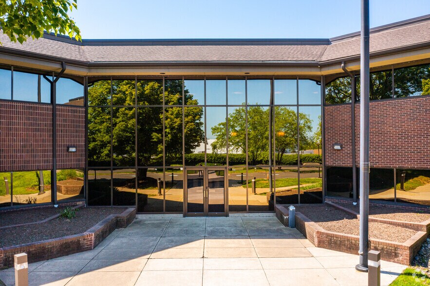 More Photos Of 1 Progress Dr, Horsham Township Office For Lease