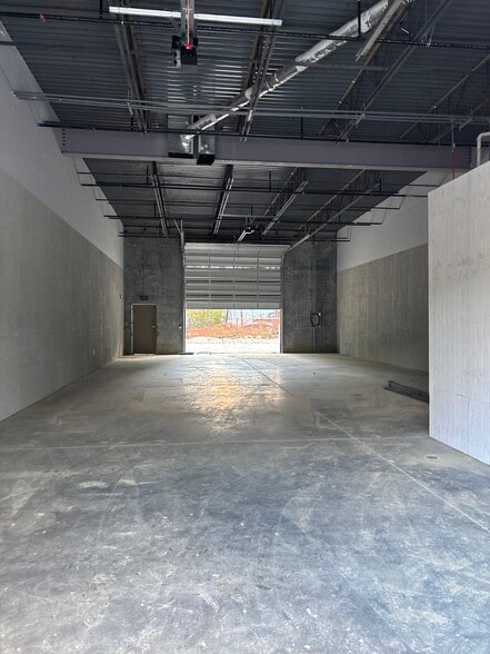 More Photos Of 6548 Ward Ave, Charleston Light Distribution For Lease