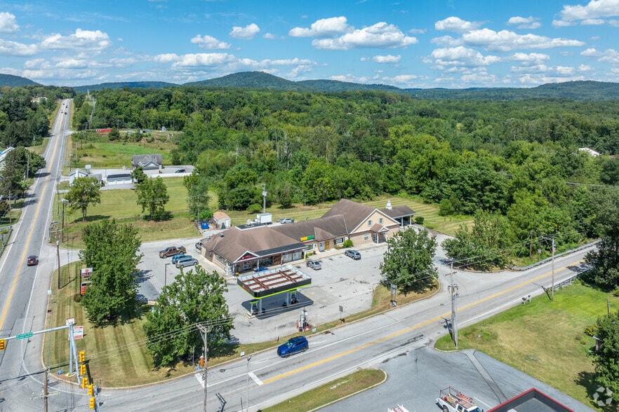 More Photos Of 3425 Rosstown Rd, Wellsville Storefront Retail Office For Lease