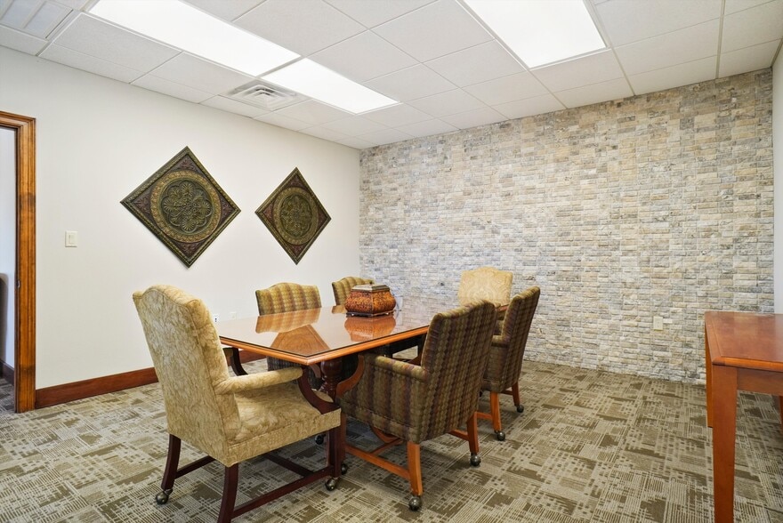 More Photos Of 809 Woodrow Wilson Ray Cir, Bridgeport Office For Sale