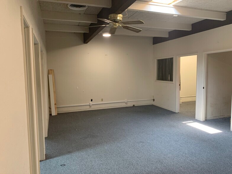 More Photos Of 5353 Claremont Ave, Oakland Research And Development For Lease