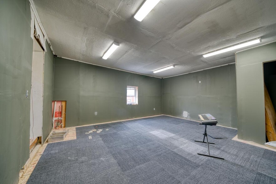 More Photos Of 10325 Cadieux Rd, Detroit Flex For Sale