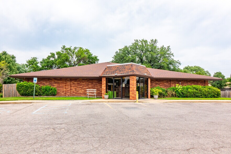 More Photos Of 1720 E Walnut Grove Rd, Derby Daycare Center For Sale