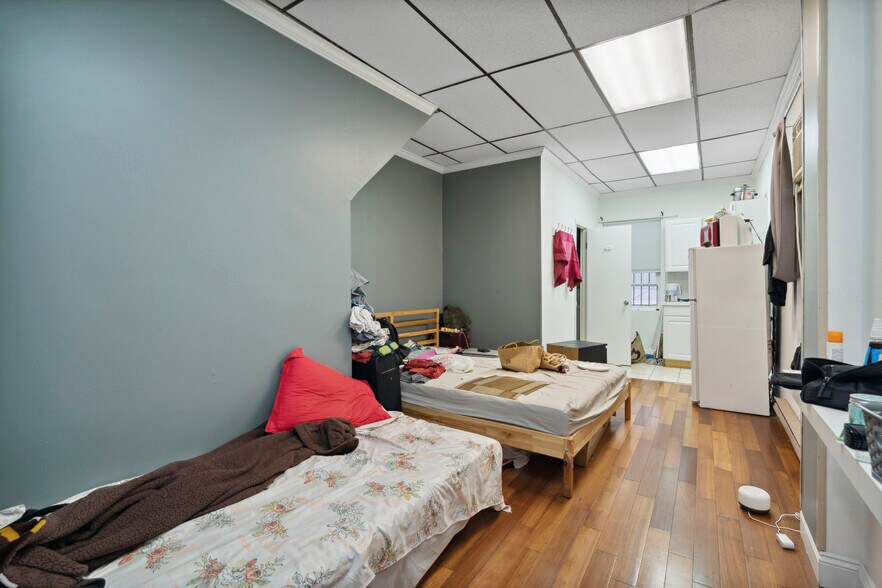 More Photos Of 23-25 S 19th St, Philadelphia Storefront Retail Office For Sale