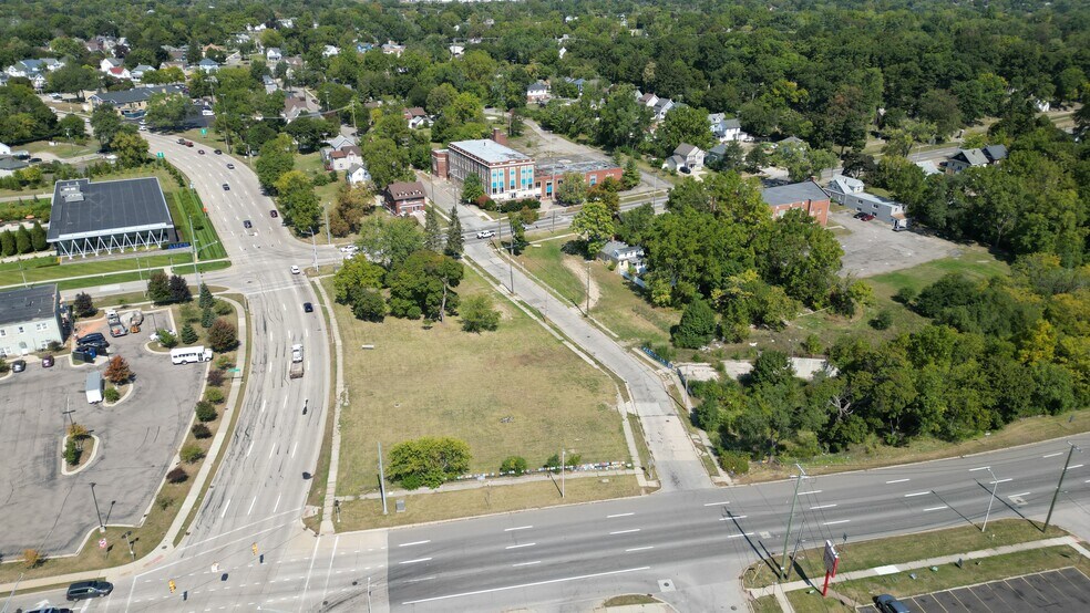 More Photos Of 131 University Dr, Pontiac Health Club For Sale