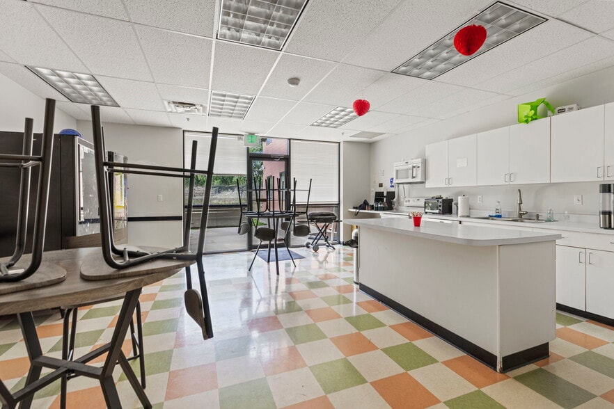 More Photos Of 413 S Arthur Ave, Louisville Flex For Sale