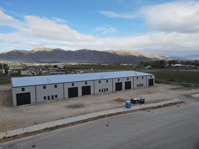 More Photos Of 87 American Way, Payson Industrial For Lease