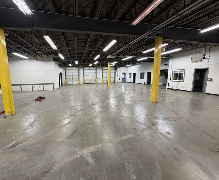 More Photos Of 2377 Commerce Center Blvd, Fairborn Warehouse For Lease