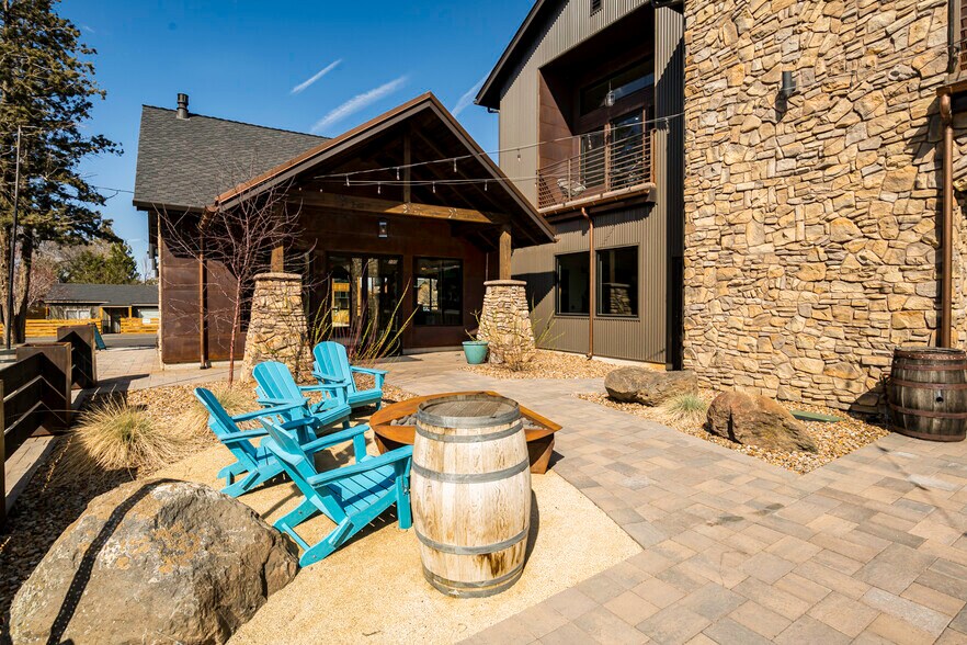 More Photos Of 19885 7th St, Bend Flex For Sale