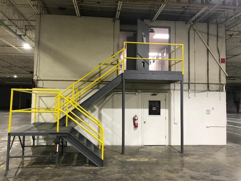 More Photos Of 192 Murdock Rd, Troutman Manufacturing For Lease