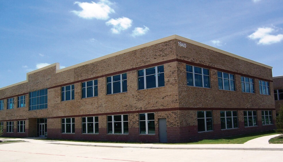 More Photos Of 1940 Enchanted Way, Grapevine Office For Sale