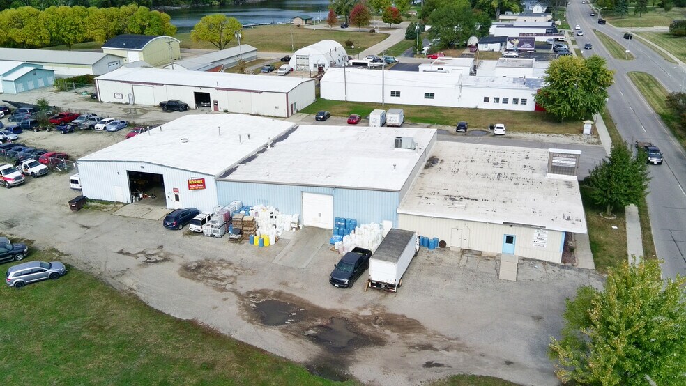 More Photos Of 821 N Parker Dr, Janesville Manufacturing For Lease