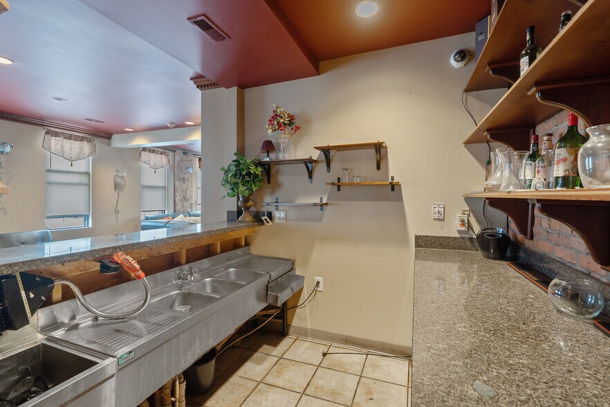 More Photos Of 700 N Salina St, Syracuse Restaurant For Sale