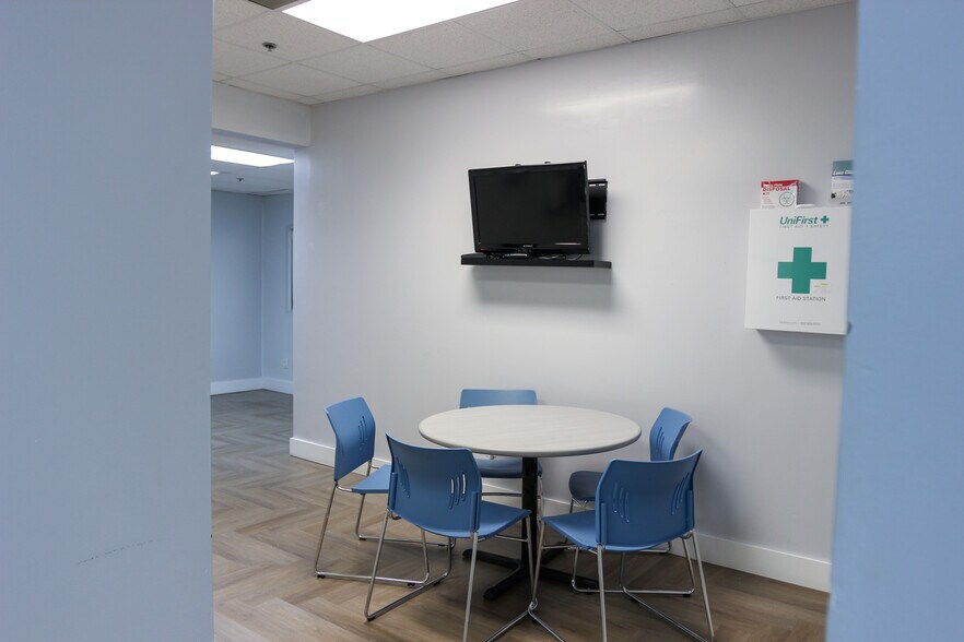 More Photos Of 6925 112th Cir N, Largo Office Residential For Lease