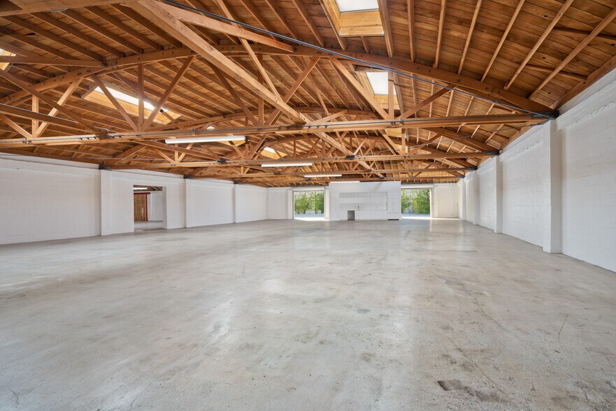 More Photos Of 5142-5148 W Jefferson Blvd, Los Angeles Showroom For Lease