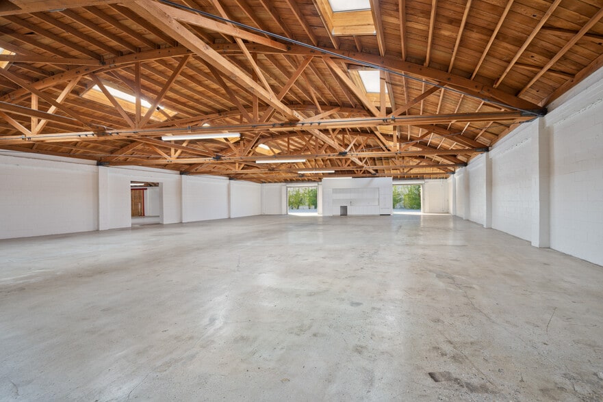 More Photos Of 5142-5148 W Jefferson Blvd, Los Angeles Showroom For Sale